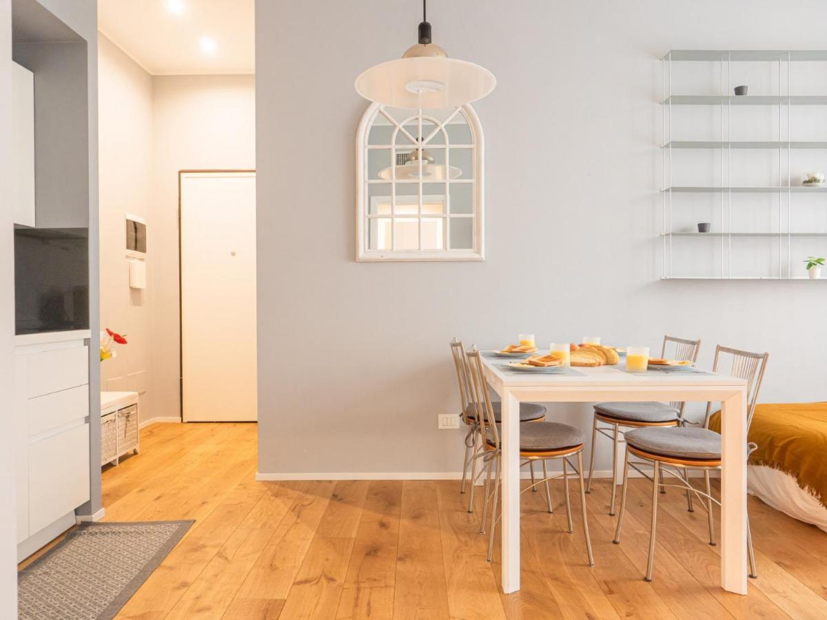 The Rent - Lovely Two-bedroom Near Bocconi Apartment Milan