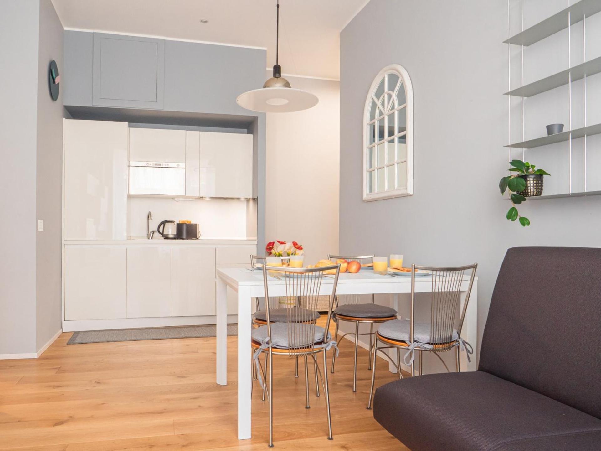 The Rent - Lovely Two-bedroom Near Bocconi Apartment Milan