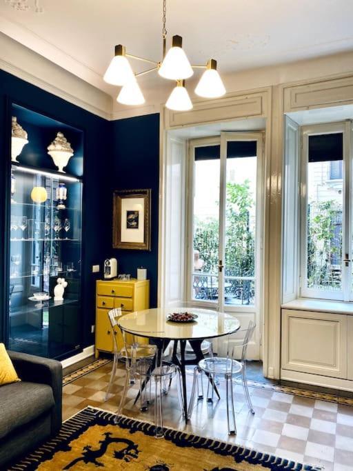 Elegant Liberty In The Heart Of Apartment *