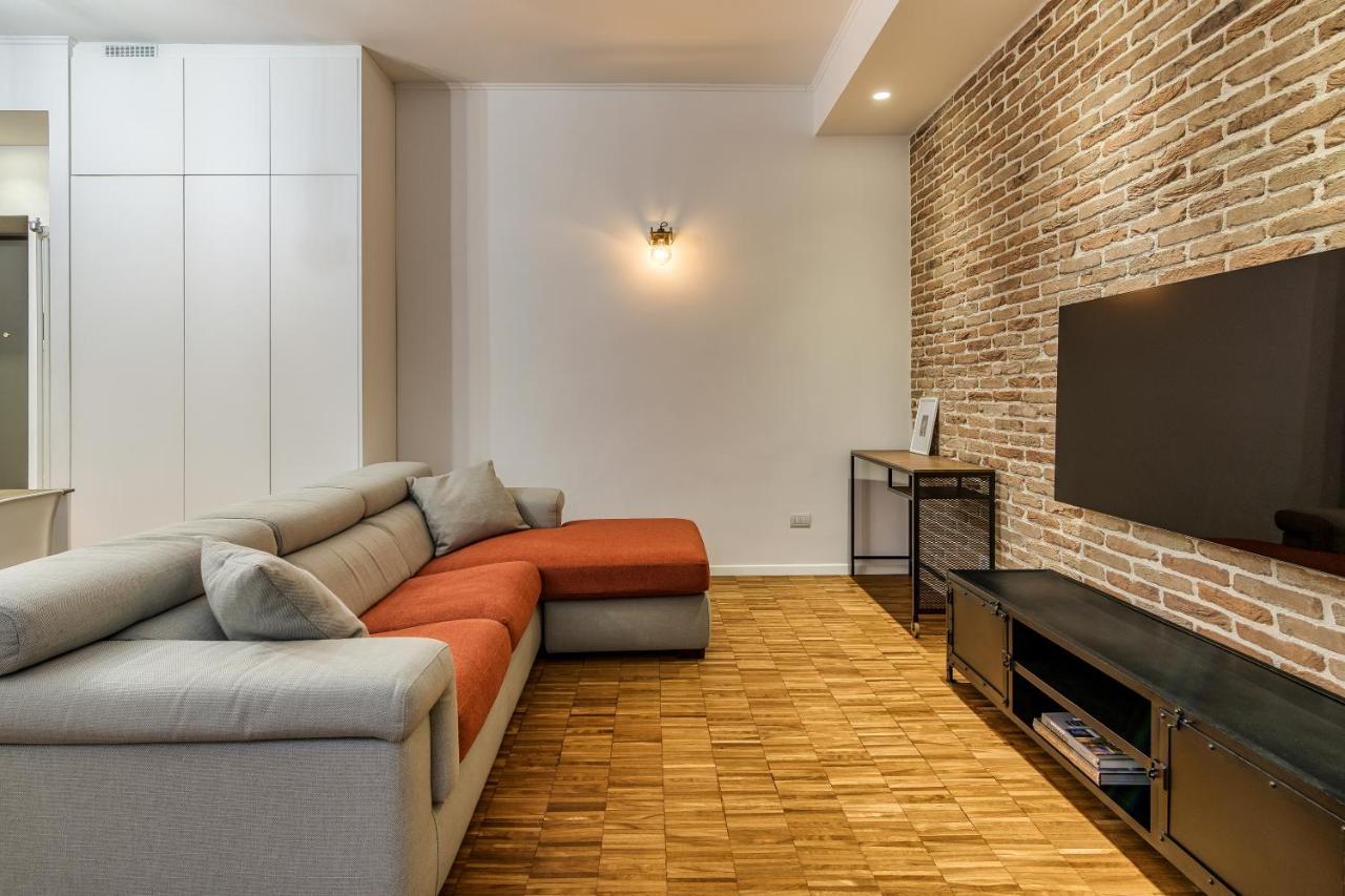 Apartment Beplace In Isola Milan