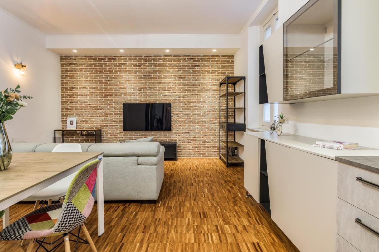 Apartment Beplace In Isola Milan