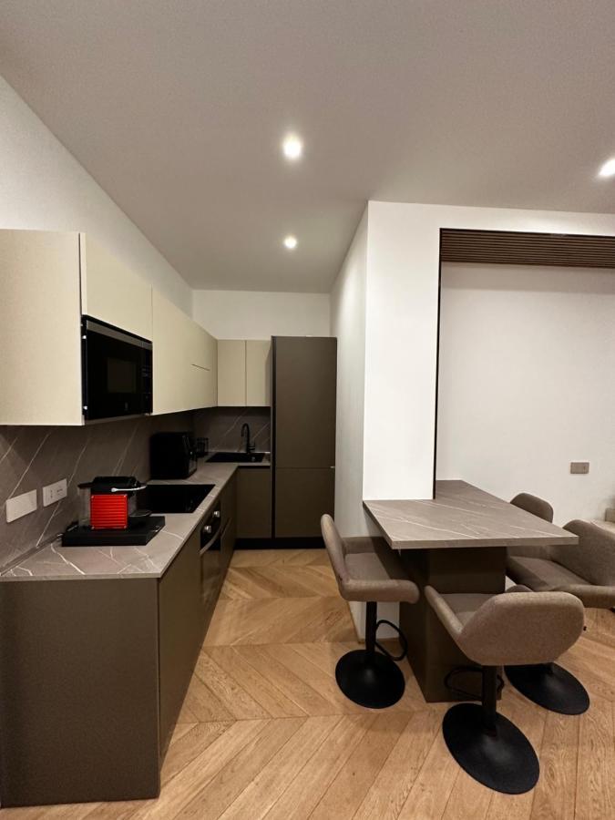 Apartment Bilocale Luxury A 50 Mt Dalla Stazione Di Milan