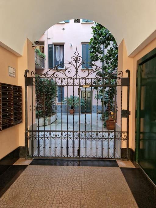Cozy Flat Mins Walk To Navigli And Metro Porta Genova Apartamento