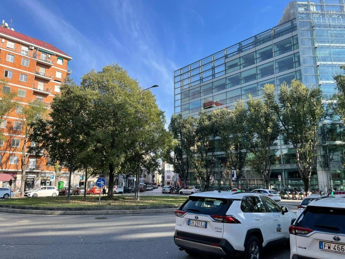 Apartamento Cozy Flat Mins Walk To Navigli And Metro Porta Genova Milão