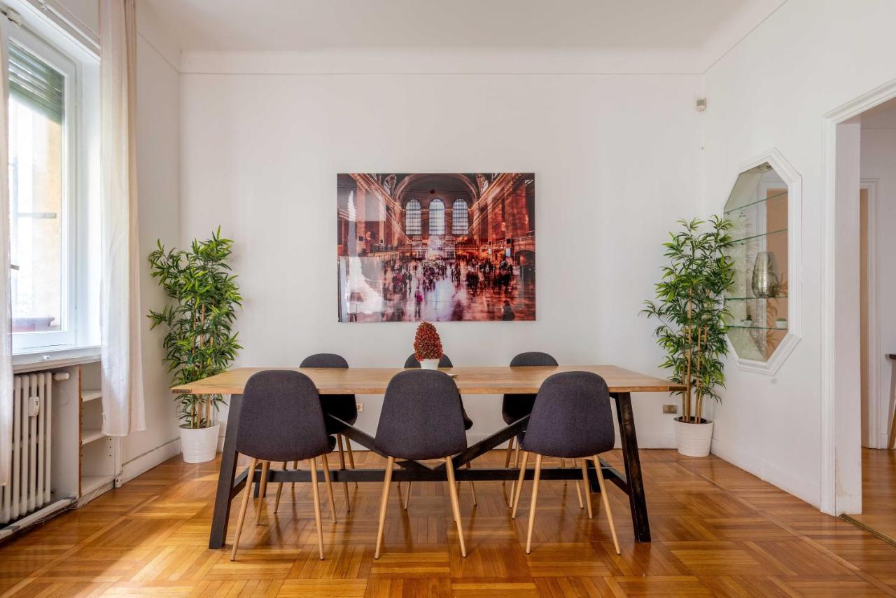 Exclusive 4 Bedrooms In Center Apartment
