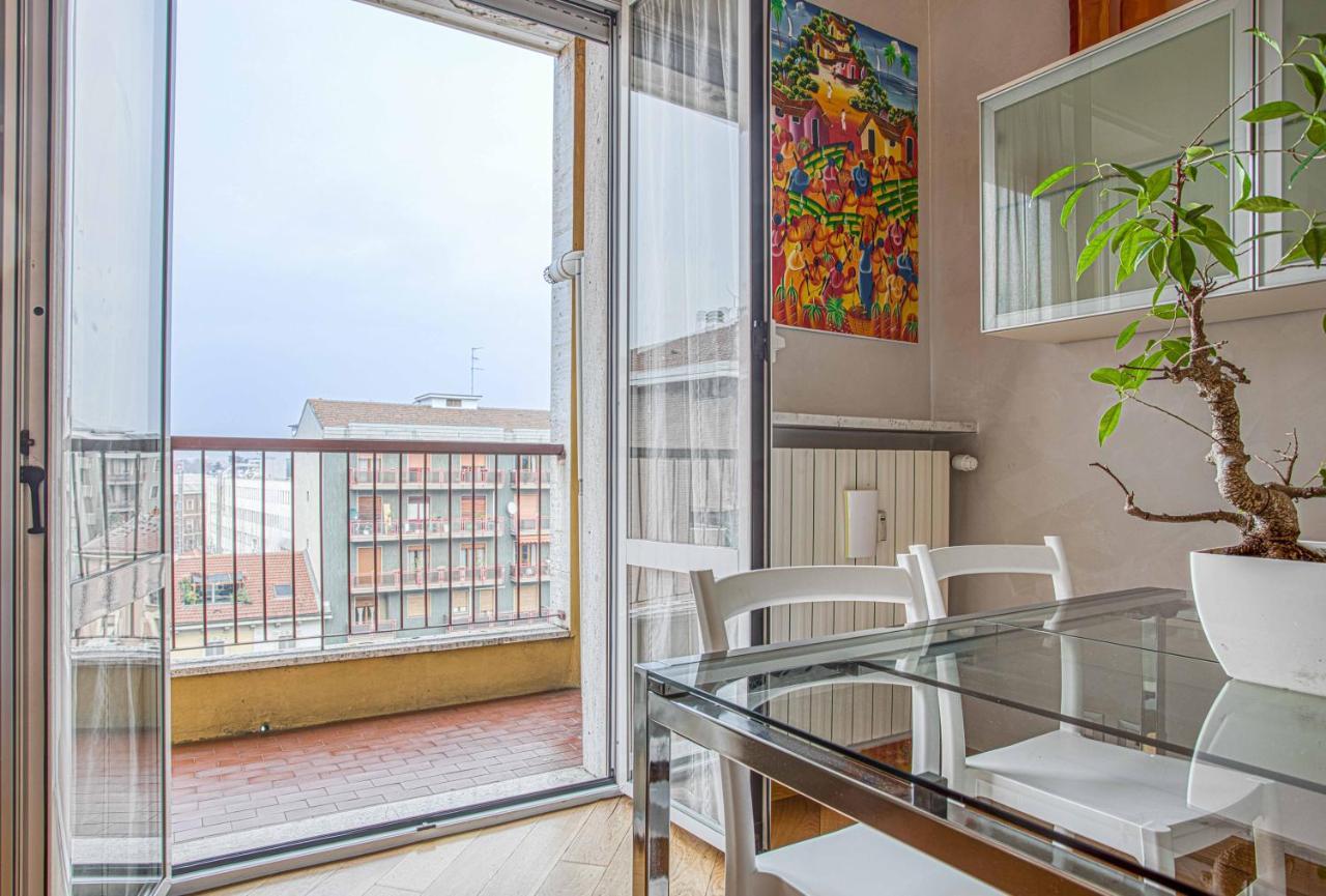 Apartment Joivy Vibrant Flat With Balcony Milan