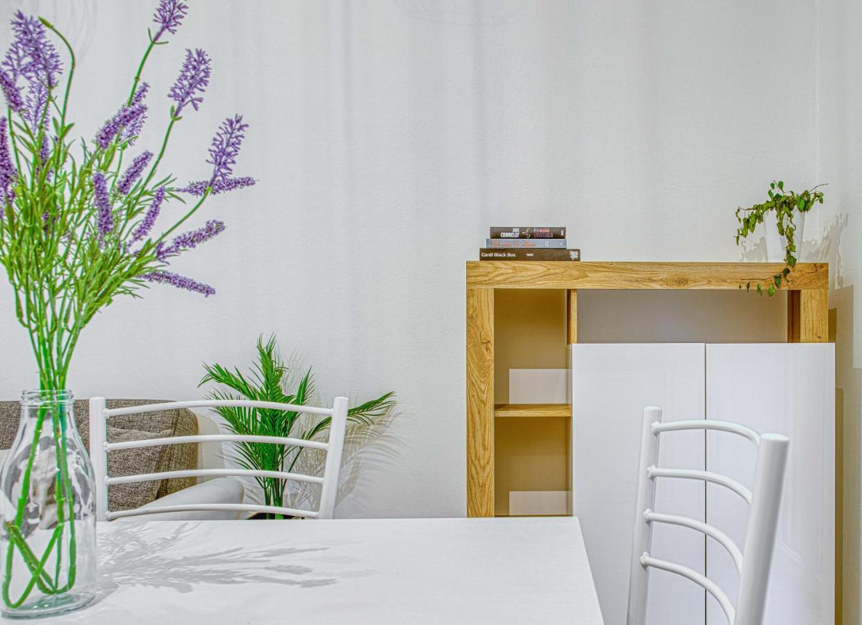 Apartment Joivy Warm And Inviting Flat With Balcony *
