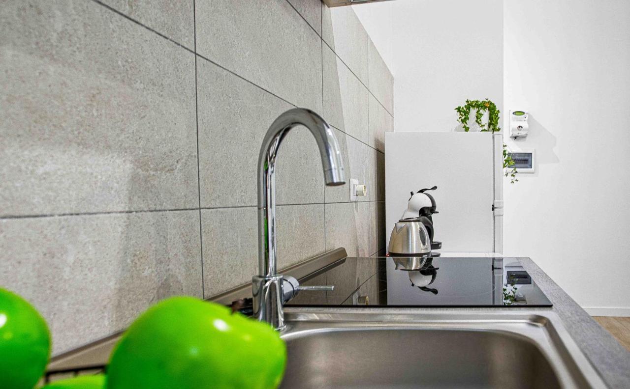 Joivy Warm And Inviting Flat With Balcony