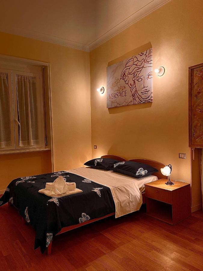 Apartment Easy Italy Balcony Milan