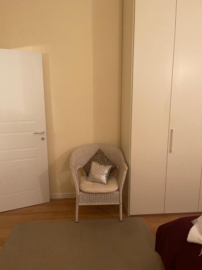 Apartment Easy Italy Balcony Milan