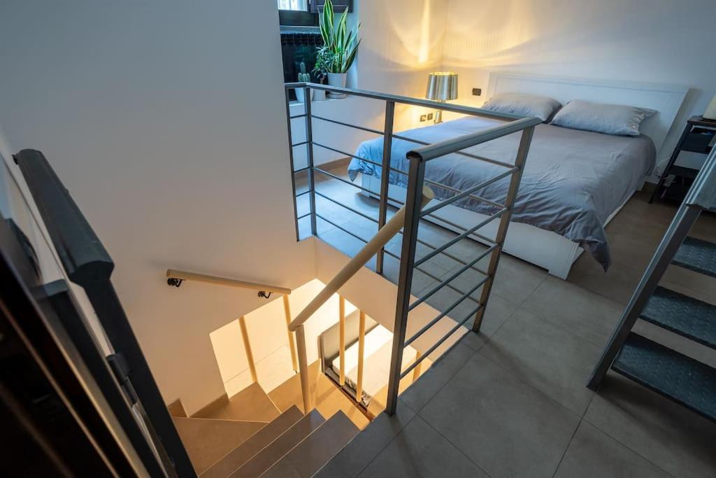 Life Is Beautiful Design Loft Navigli Romolo, Netflix, Wifi, Ac And Street Parking * Milan