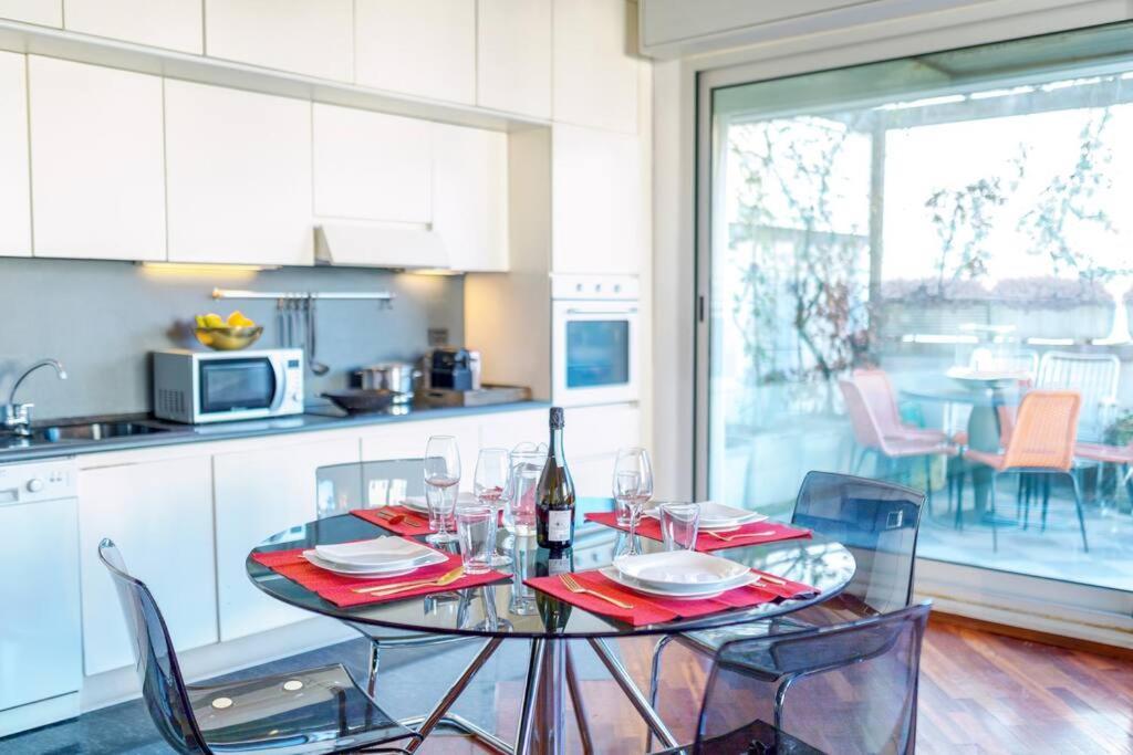 Apartment Duomo 10 Min Luxury • Terrazzo • Wi-fi • Netflix
