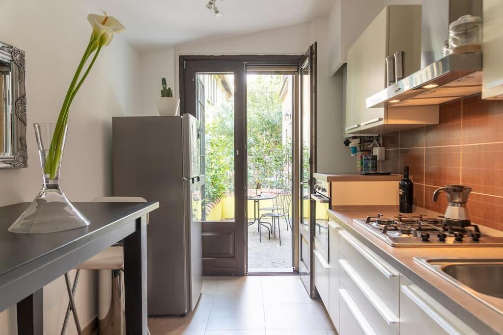 Apartment Life Is Beautiful Design Loft Navigli Romolo, Netflix, Wifi, Ac And Street Parking Milan