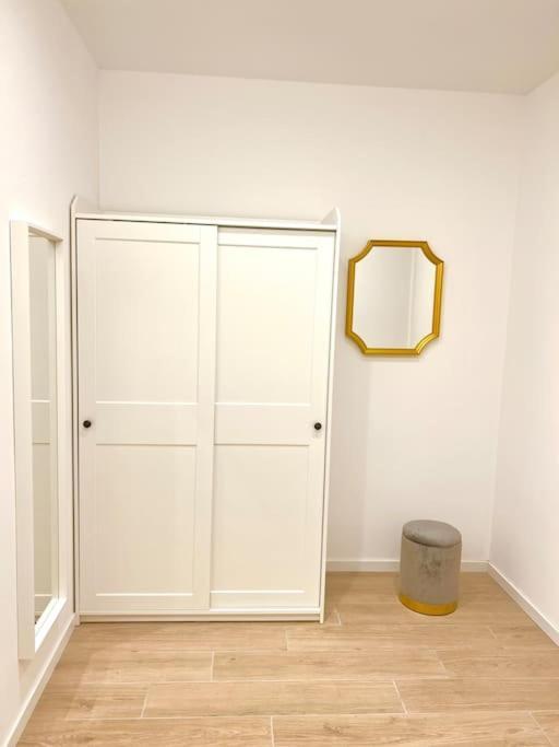 The Boutique House - Treasure Trove - Gold Milão