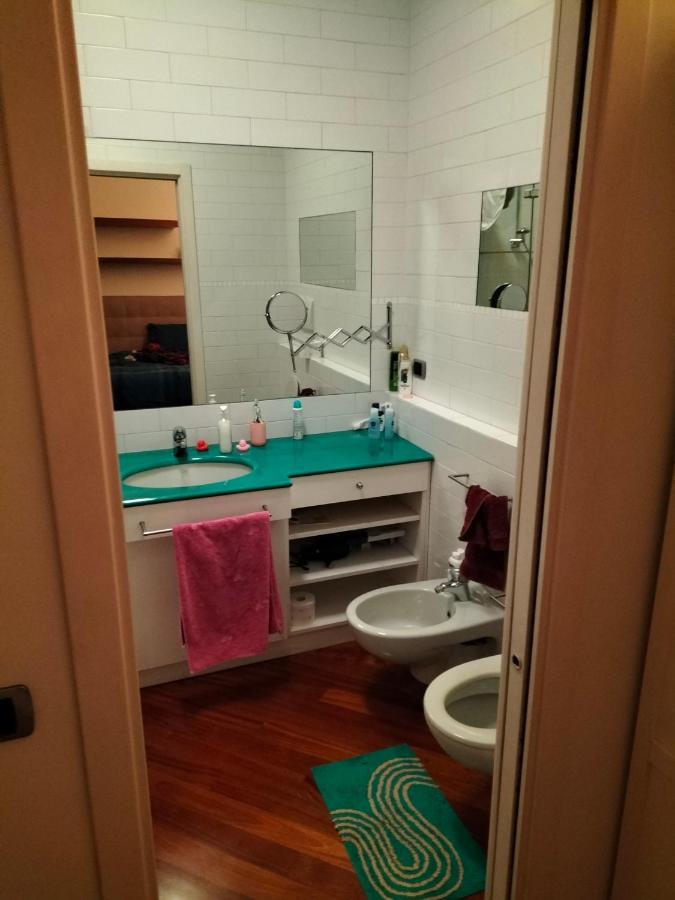 Stanza N. 3 In Incantevole Zona Solari Affittacamere Milano