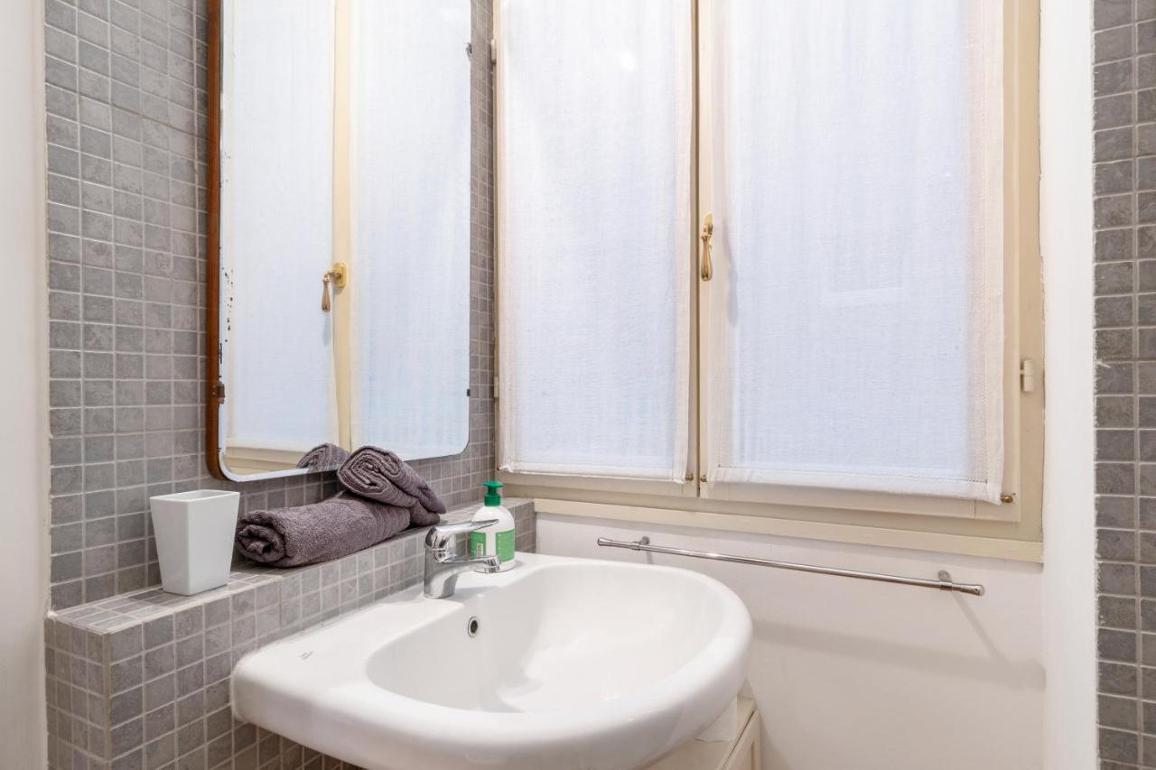 Joivy Warm Flat For 2 In Isola, 10 Min To Centre Apartment