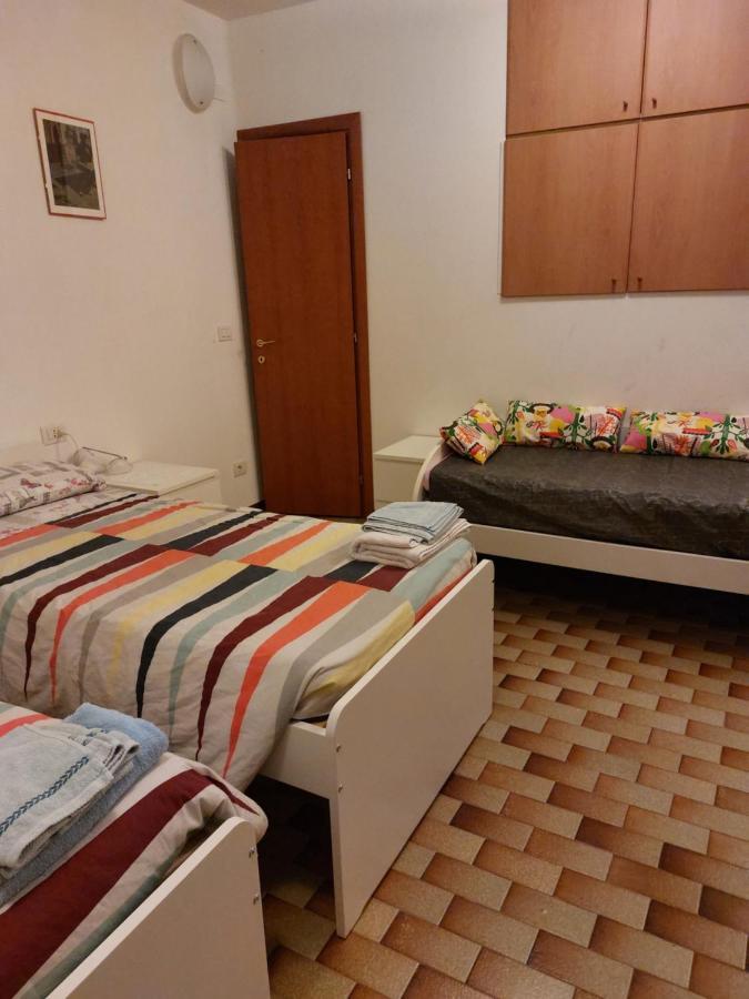 Flat In 3 *