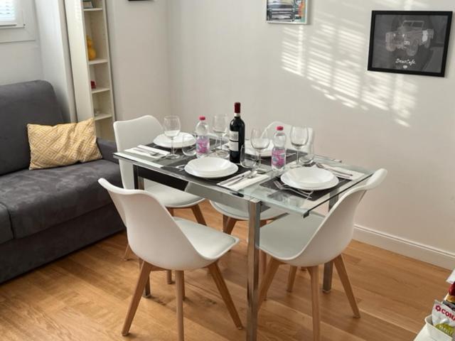 The Small White House In Apartment Milan