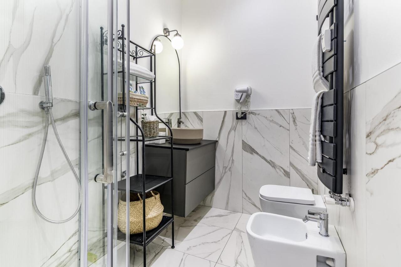 Apartment Beplace In San Babila Milan