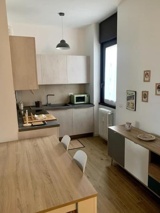 Con Terrazzo Sui Tetti Milanesi * Milan