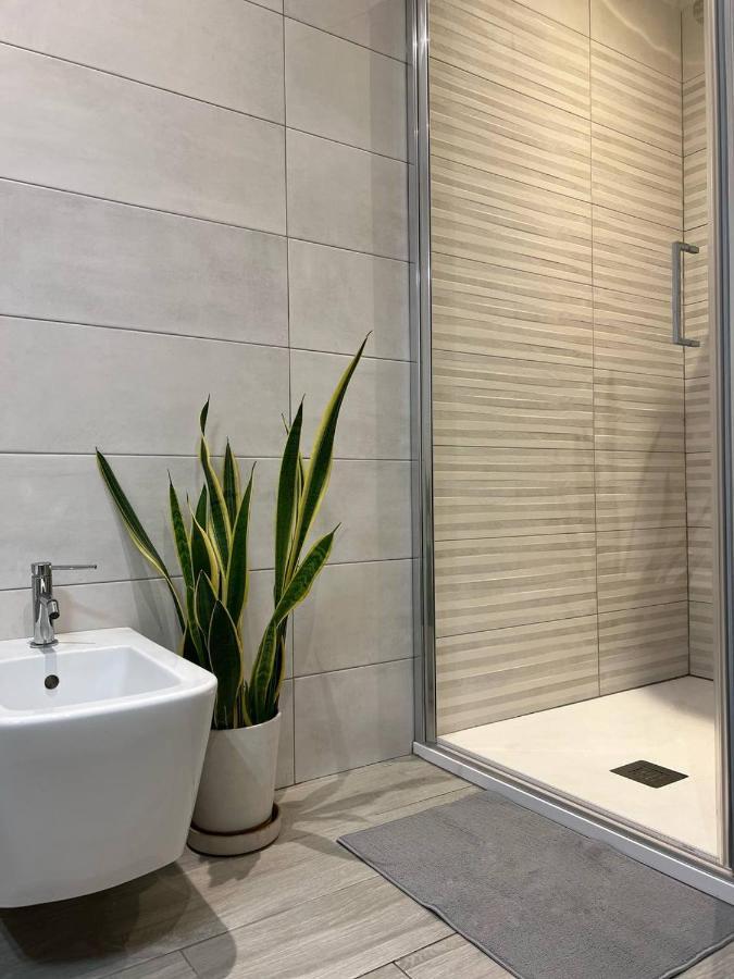 Life Is Beautiful Design Loft Navigli Romolo, Netflix, Wifi, Ac And Street Parking Apartment Milan