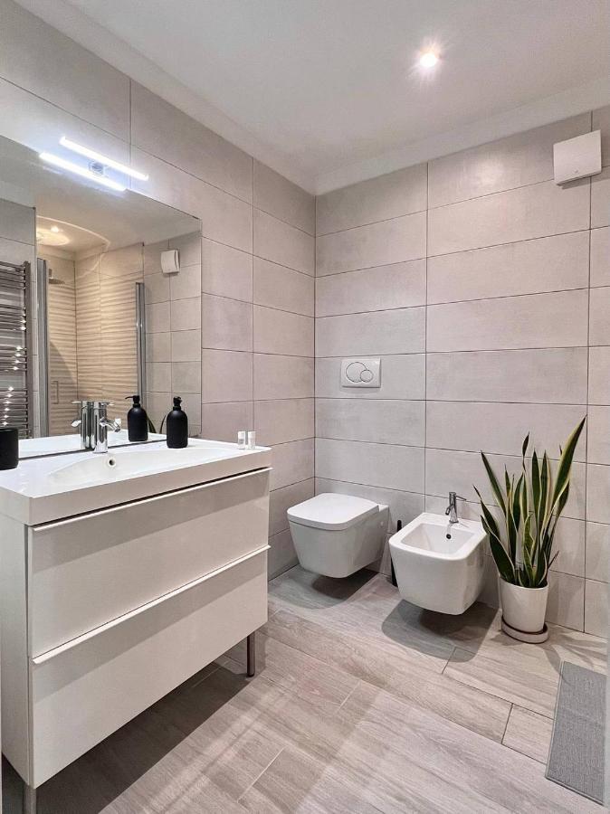 Life Is Beautiful Design Loft Navigli Romolo, Netflix, Wifi, Ac And Street Parking Apartment *