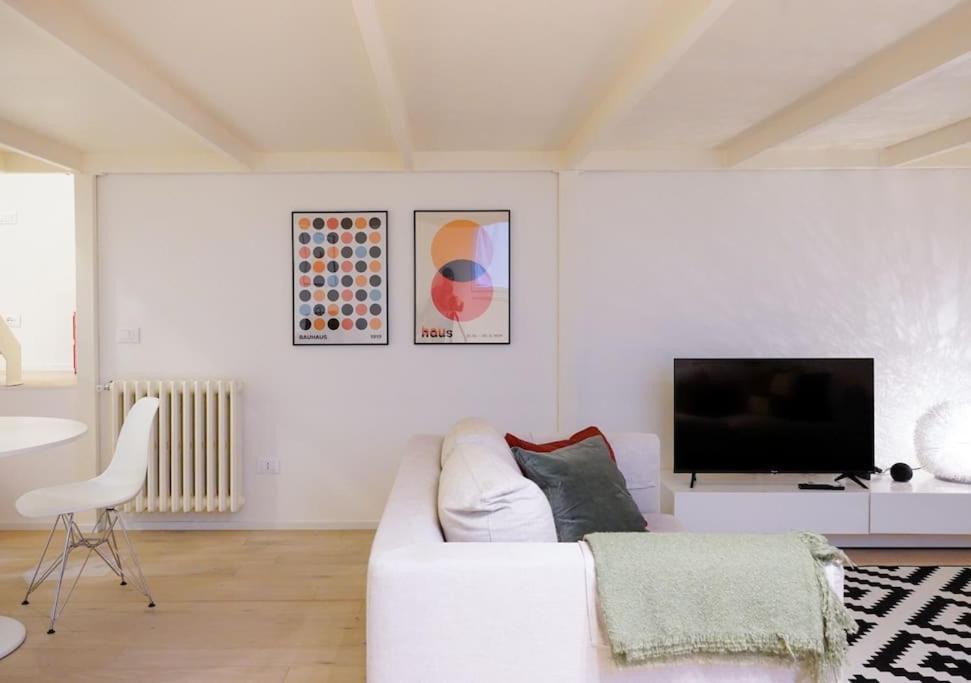 Navigli-bocconi Spazio Luce Design Milan