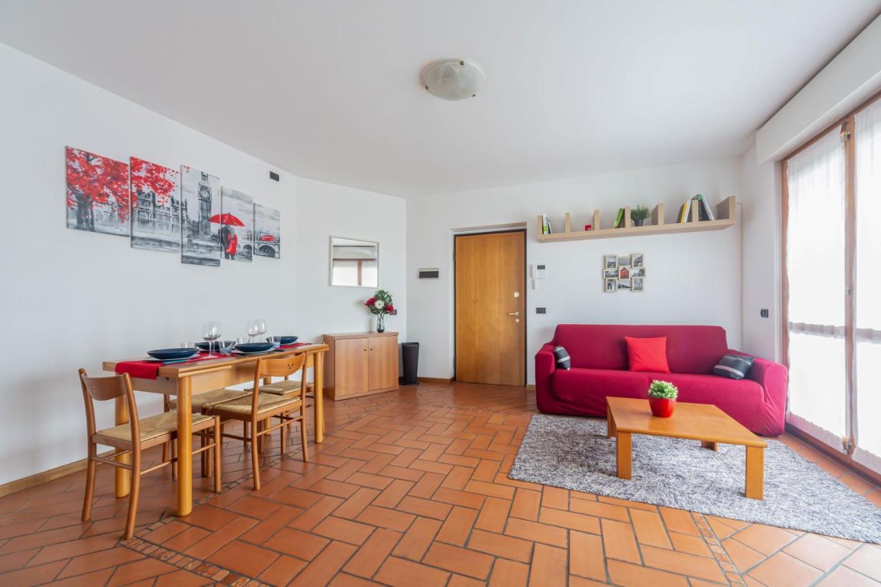 Cozy Apt - Private Parking & Terrace Milan