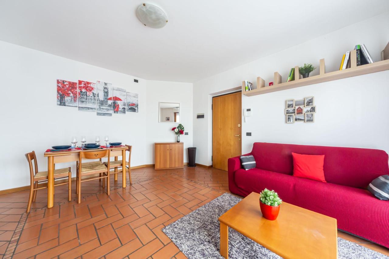 Apartment Cozy Apt - Private Parking & Terrace Milan