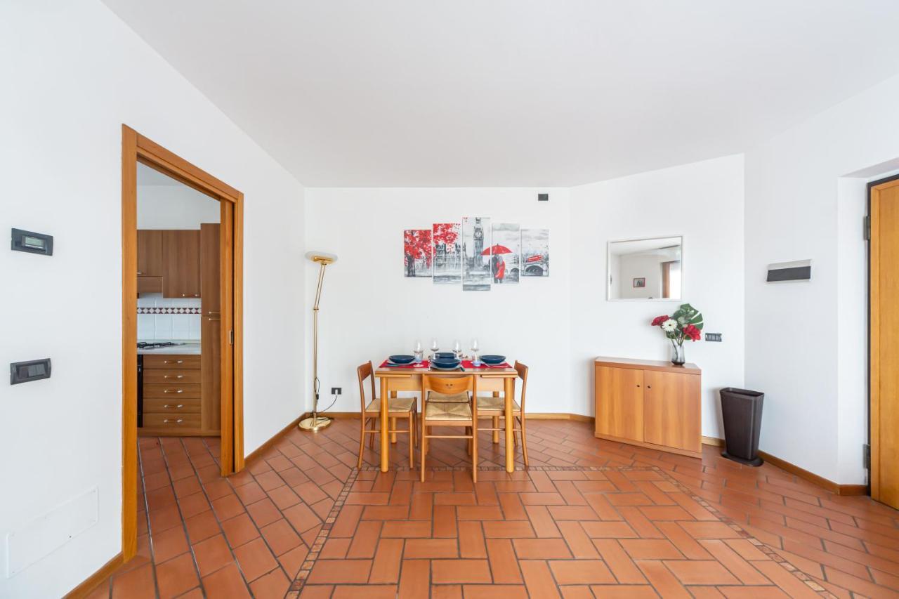 Cozy Apt - Private Parking & Terrace * Milan