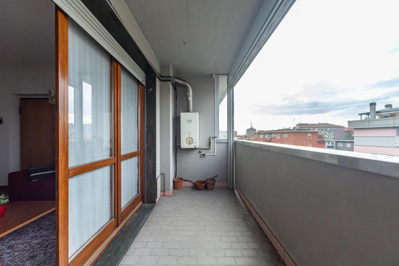 Apartment Cozy Apt - Private Parking & Terrace Milan