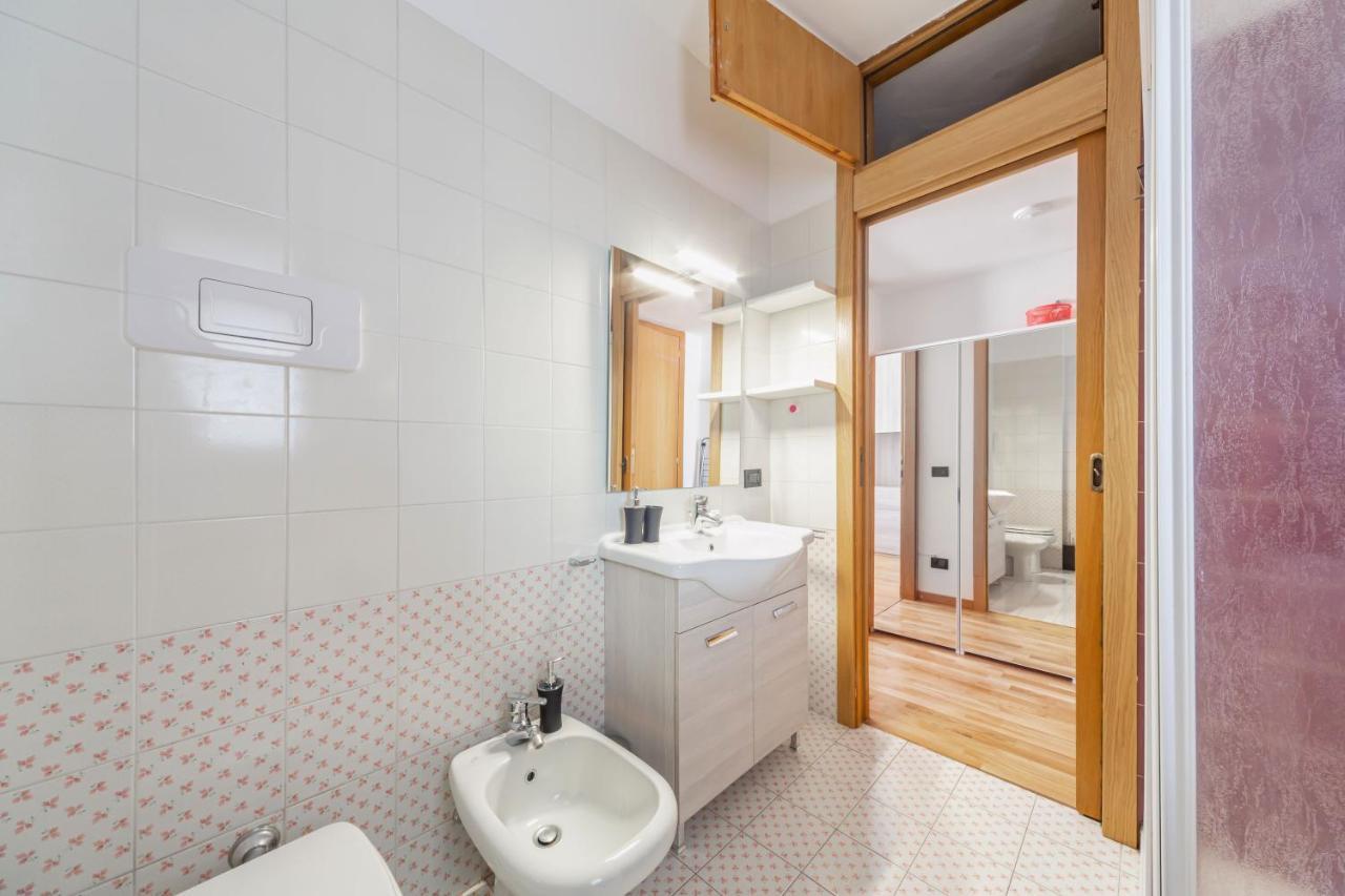 Cozy Apt - Private Parking & Terrace Apartment Milan