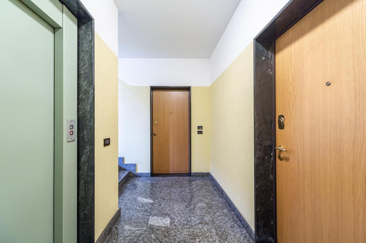 Apartment Cozy Apt - Private Parking & Terrace Milan
