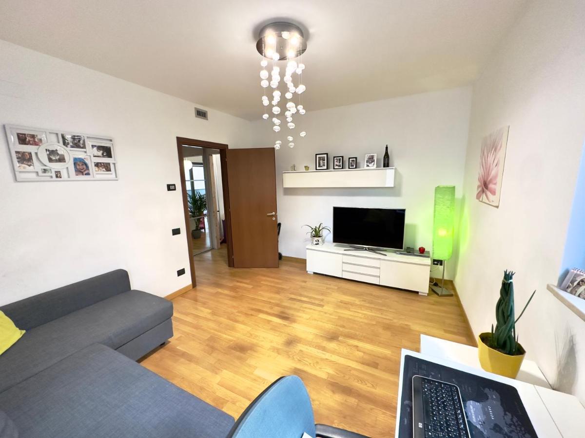 Apartment Sulla Metro 3 Gialla Maciachini *