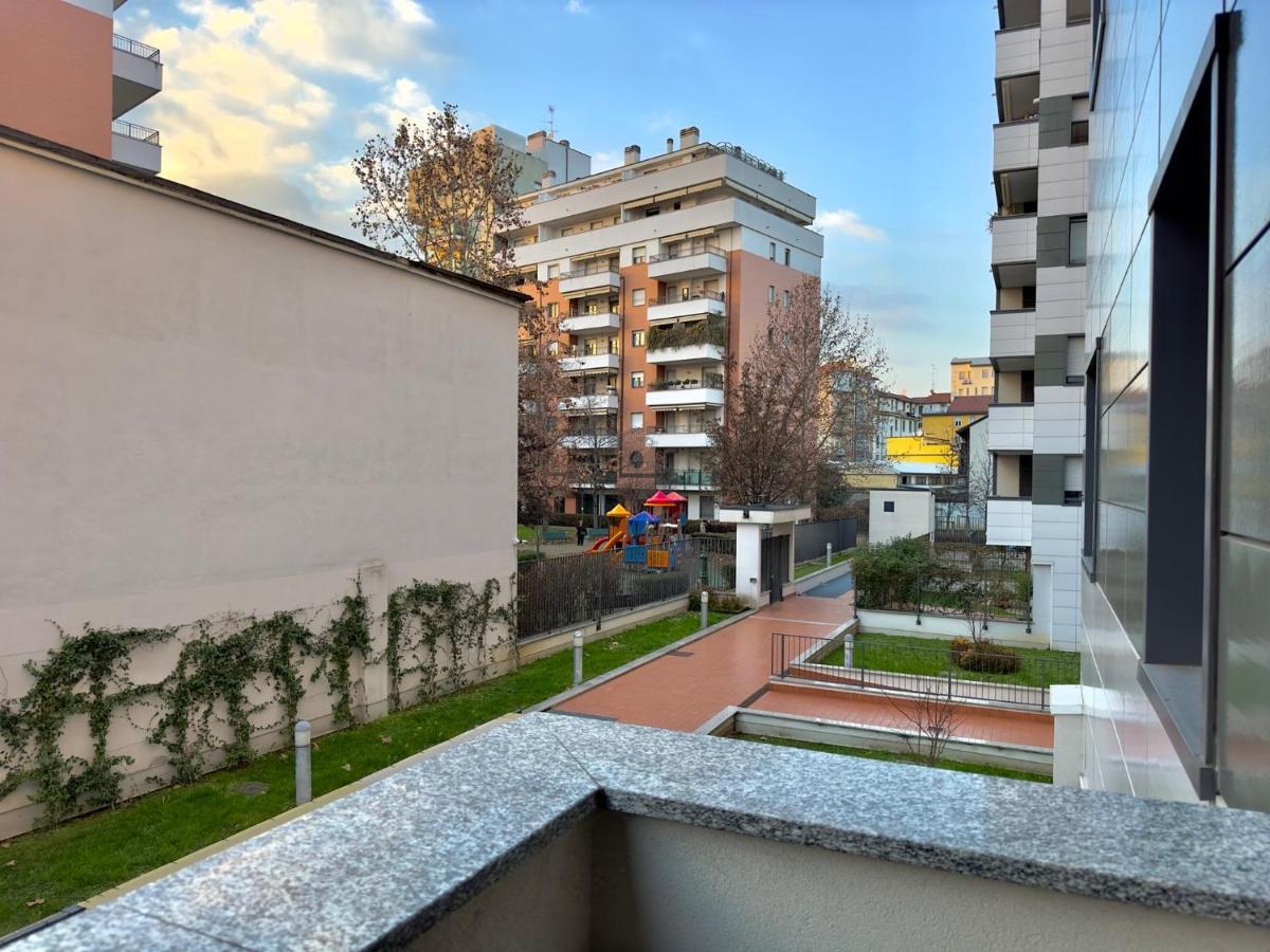 Apartment Sulla Metro 3 Gialla Maciachini Milan