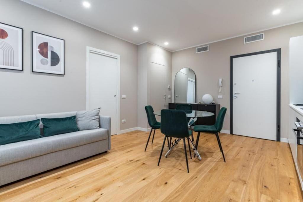 Daverio Luxe Apartment Milan