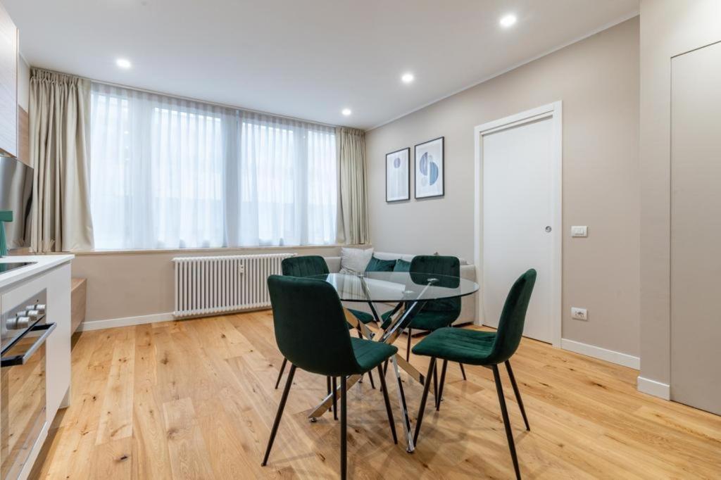 Daverio Luxe Apartment Milan