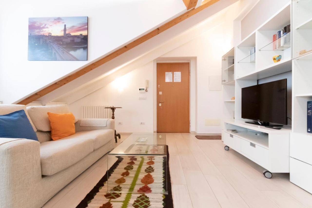Apartamento Mansarda Cola Milão