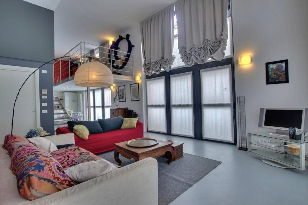 Design Loft - 5 Mins From Fondazione Prada Apartment *
