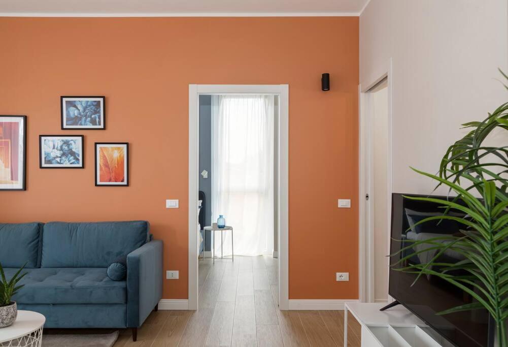 Blue & Orange House Lovely Modern Appartamento