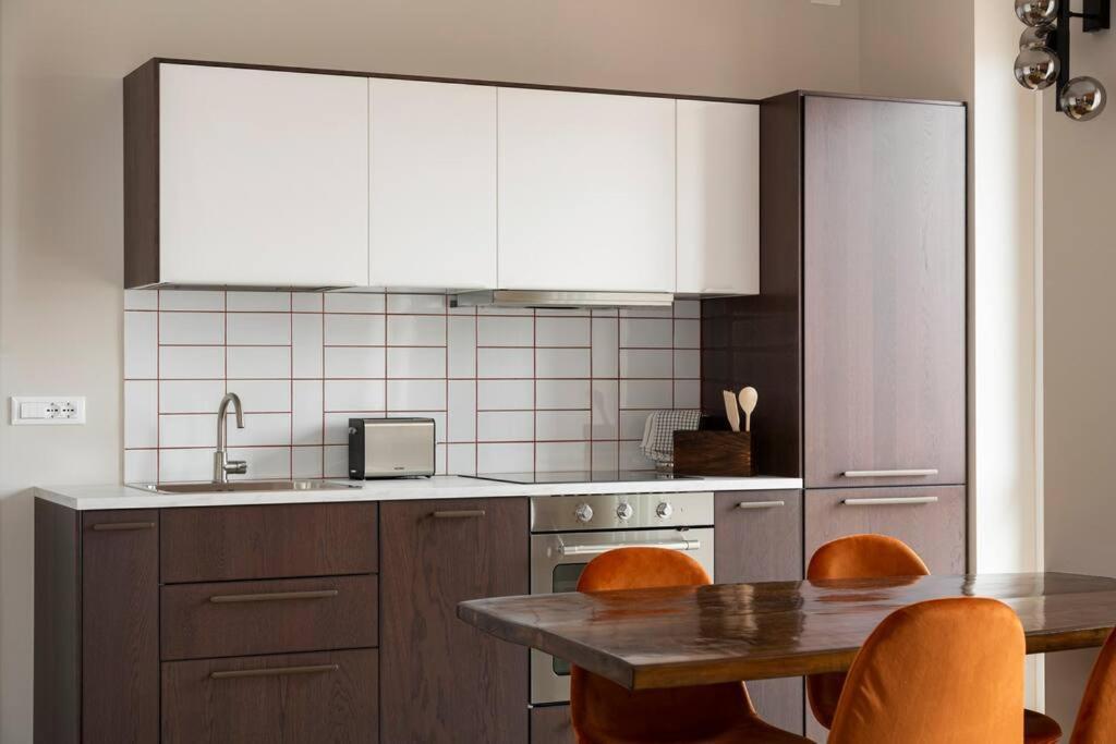 Blue & Orange House Lovely Modern * Milano