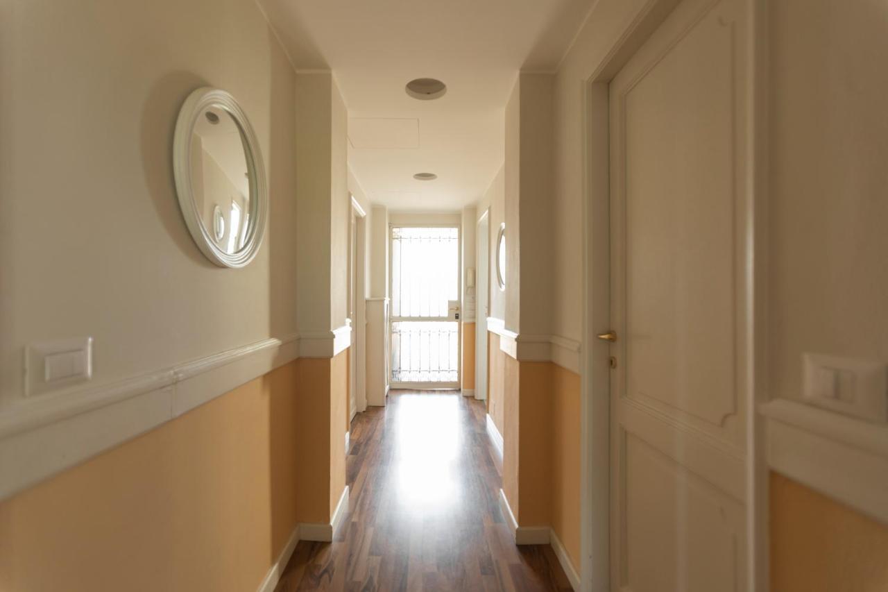 Montenapoleone - Sant Andrea Charme Penthouse Apartamento Milão