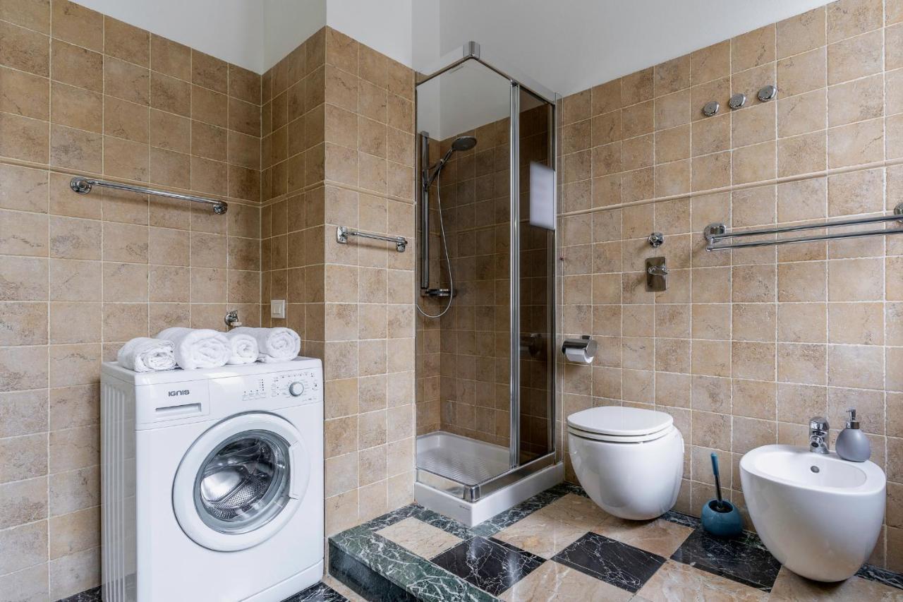 S. Ambrogio Square Apartment *