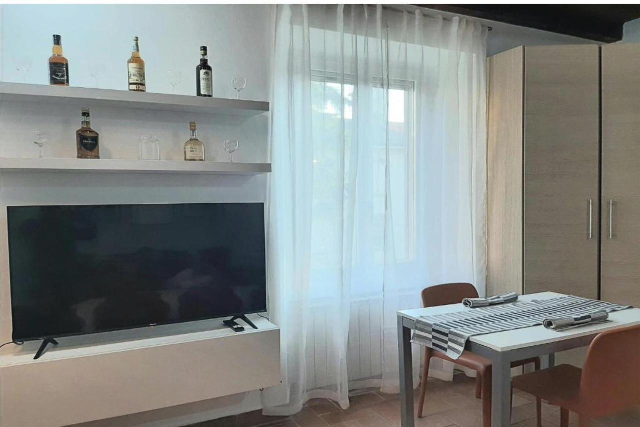 Il Rifugio Sui Navigli Con Garage Privato Gratuito Aria Condizionata & Wi-fi Apartamento Milão