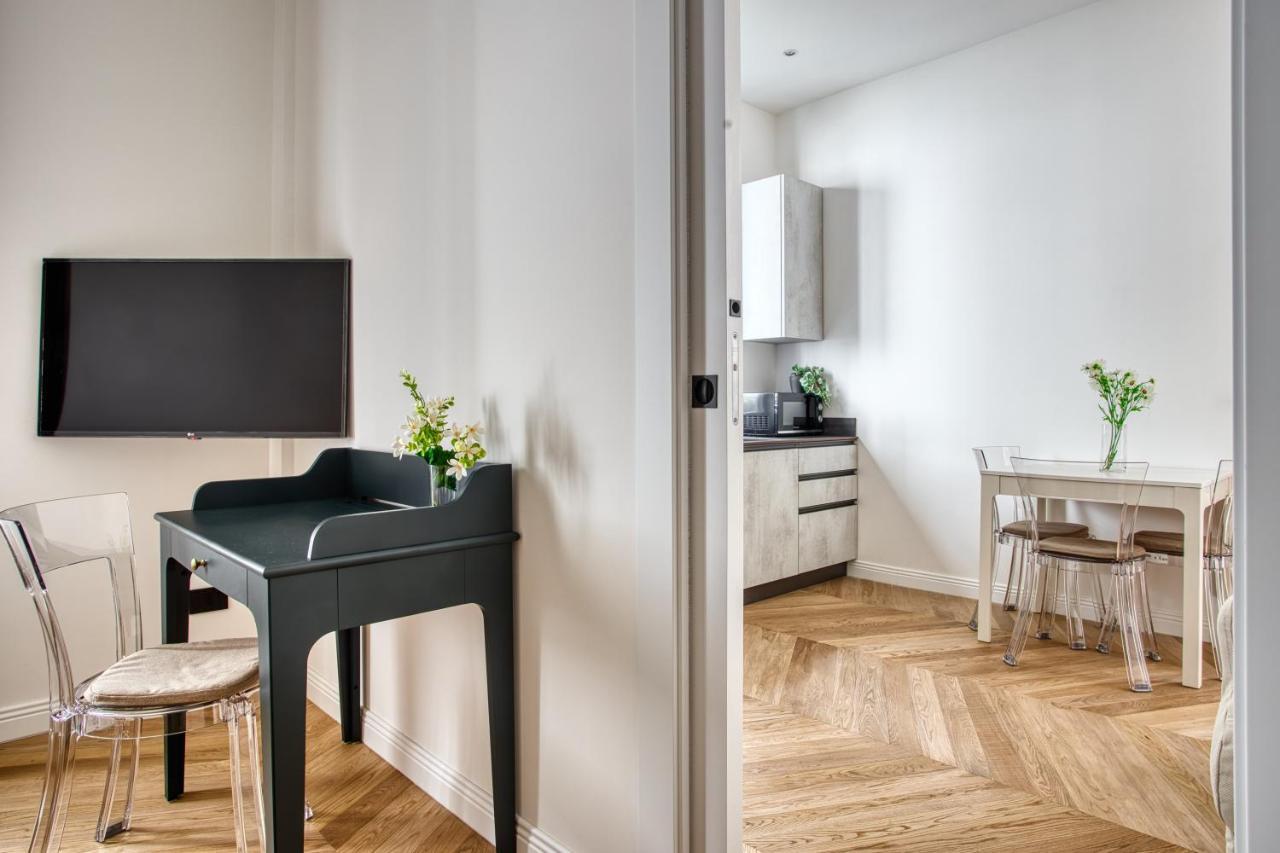 Apartment Joivy Stunning Flat With Balcony Milan