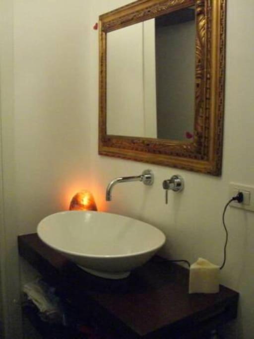 Quiet Cozy Attic Isola District Apartment *