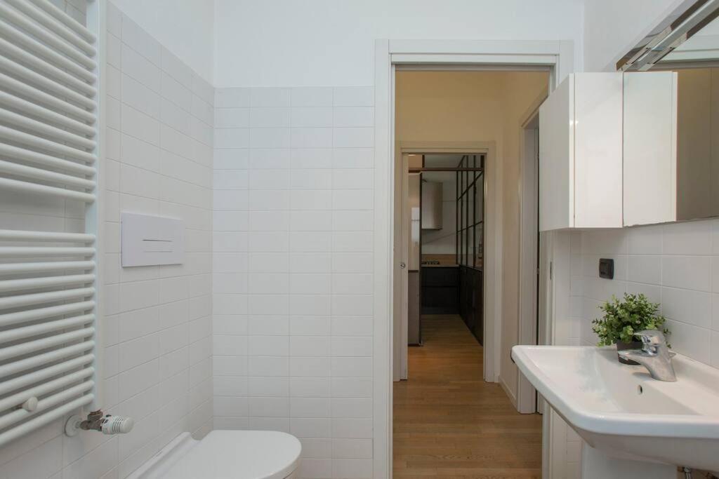 Stazione - Nuovo E Moderno Appartamento. Apartamento Milão