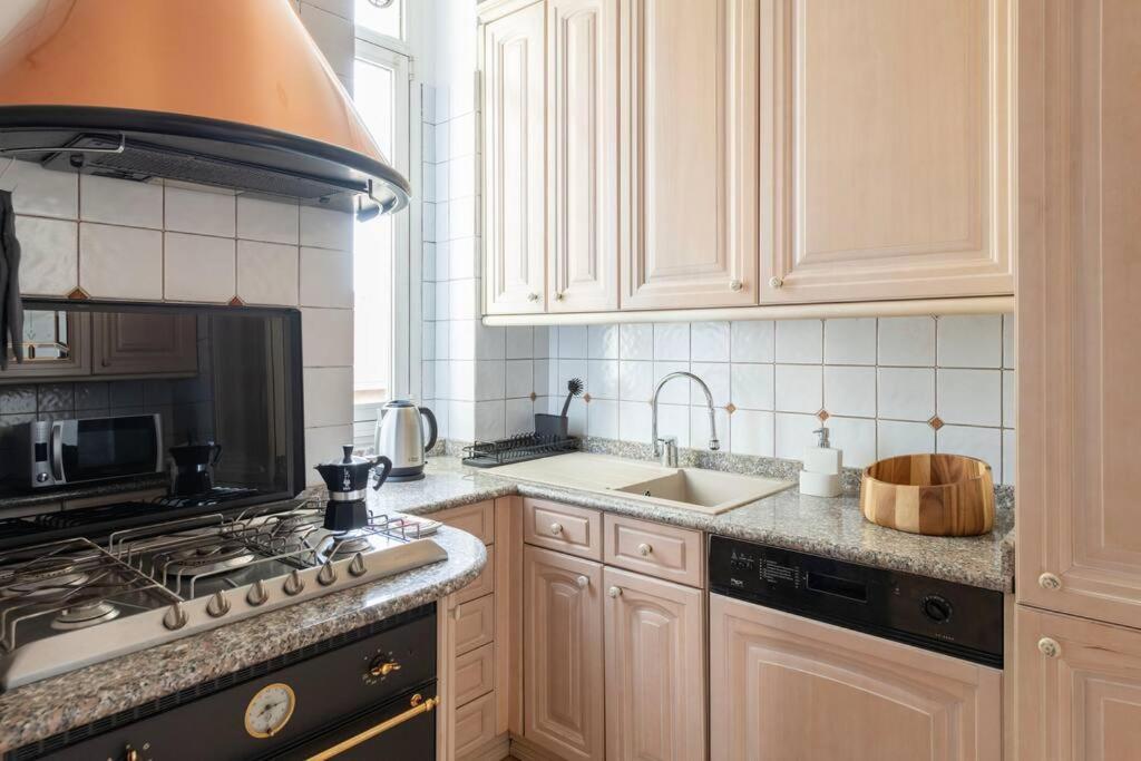 Urban Oasis Home, 6 Guests, Great Location Apartment *