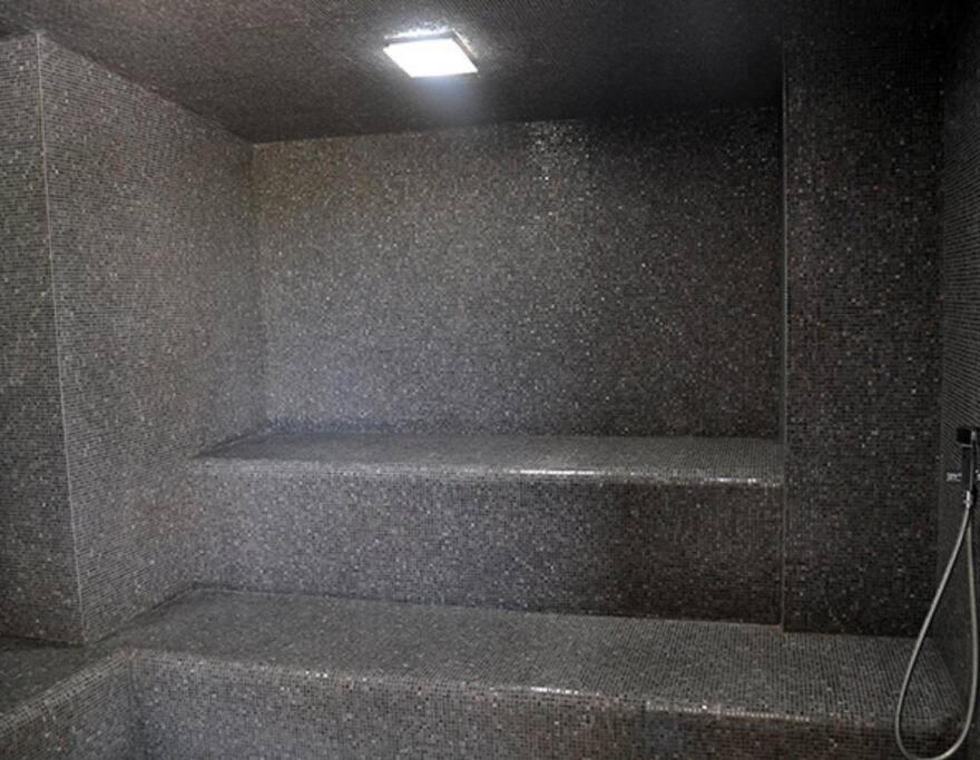 Towerhouse Apartment *