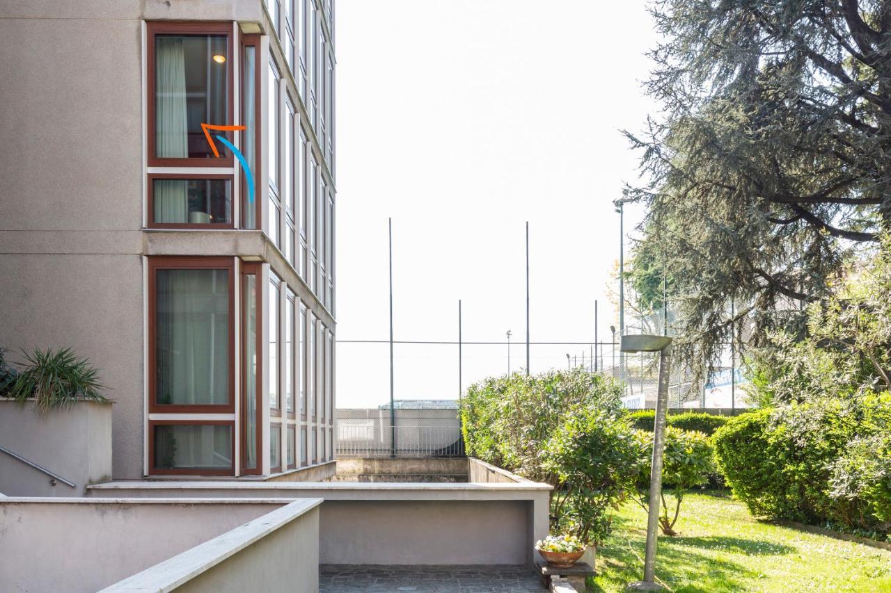 Twins - Tolstoj District Milan